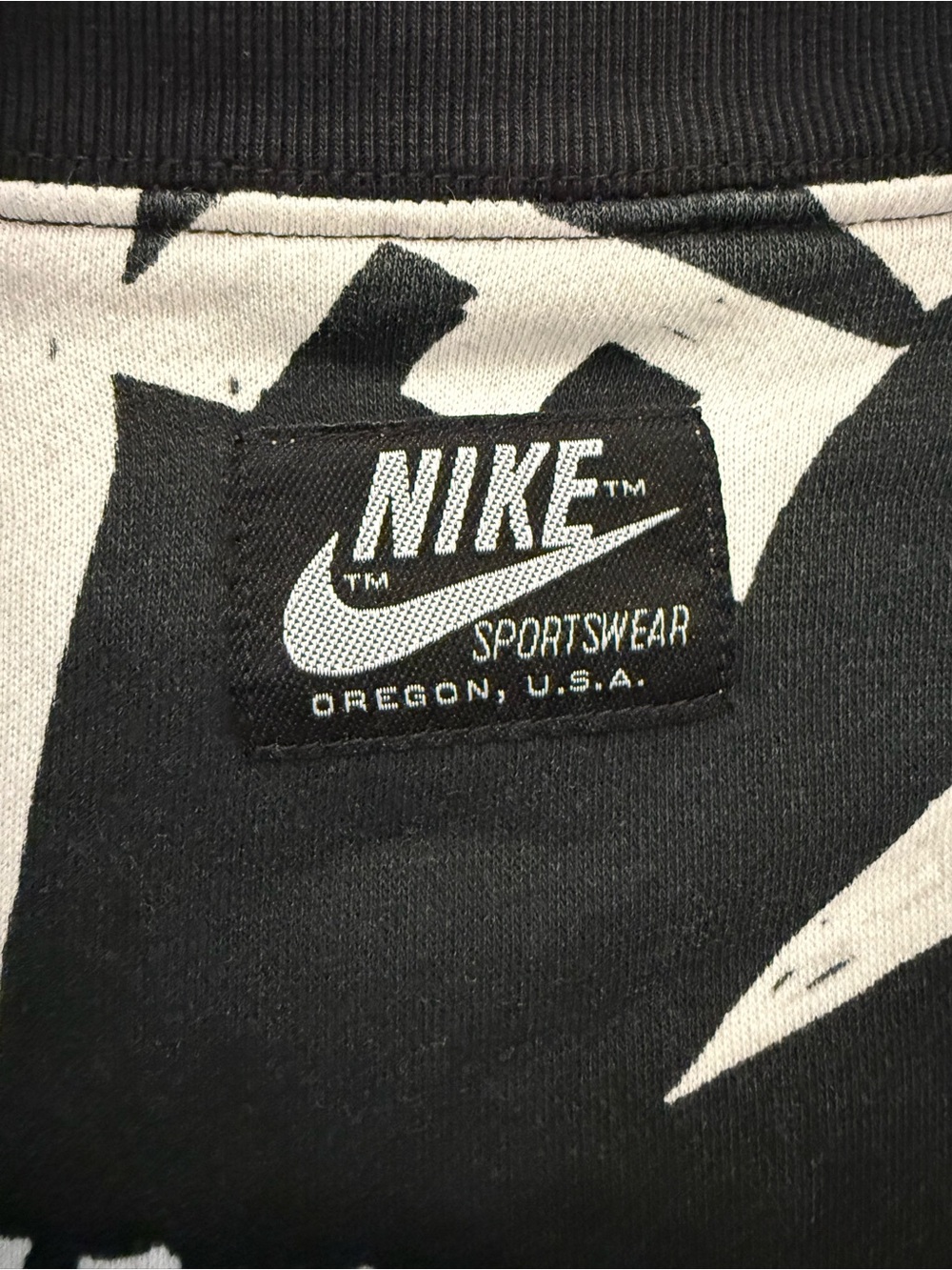 Nike Sportswear Crew oversized cropped sweatshirt - small / black & white - Picture 4 of 9